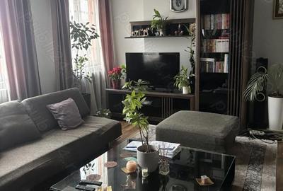 Apartament cu 3 camere decomandat în Central - 1