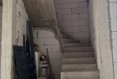 Casă cu 4 camere în Central - 2