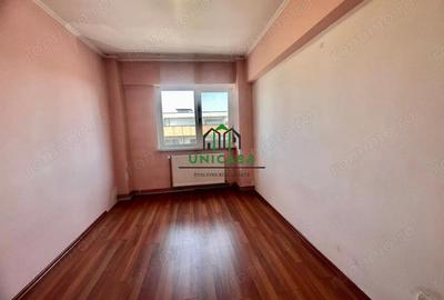 Apartament cu 3 camere de vanzare Calea lui Traian - Zona Nord - 3