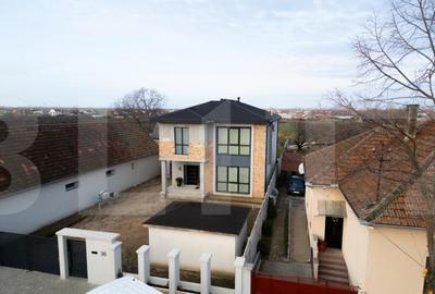 Casă cu 7 camere cu Teren 1250 Mp în Vladimirescu