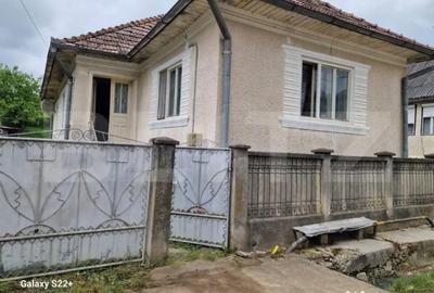 Casă cu 3 camere cu Teren 1600 Mp în Central - 2