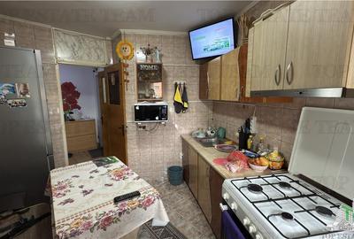 Apartament 3 camere 2 bai bloc 1984 zona metrou 1 Decembrie 1918 - 6