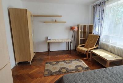 Garsoniera situata pe B-dul Iancu de Hunedoara la etajul 3, bloc izolat - 8