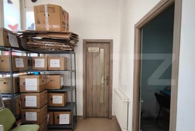 Spatiu comercial cu destinatie medicala, 205 mp, vitrina, Ca - 20