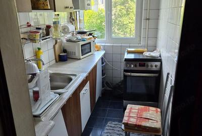 Apartament cu 3 camere semidecomandat în Cetății
