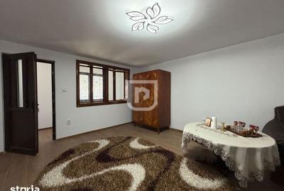 Casă cu 3 camere cu Teren 2000 Mp în Adâncata