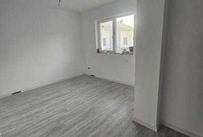 Casă cu 3 camere cu Canalizare în Central - 1