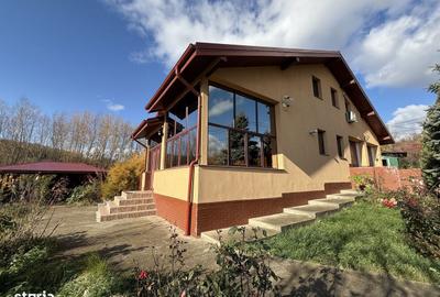 Casă cu 4 camere cu Teren 8807 Mp în Girov - 8