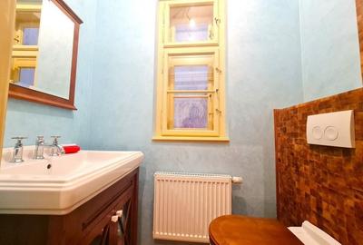 Apartament cu 4 camere semidecomandat, mobilat în Central - 2