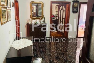 Casă cu 8 camere cu Teren 1674 Mp în Iablanița - 3