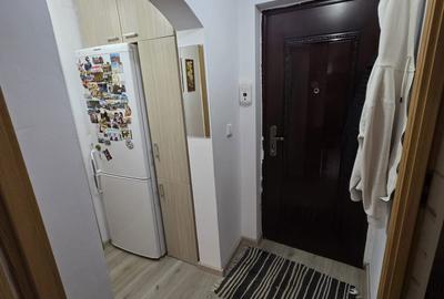 Apartament cu 2 camere decomandat în Micro 5