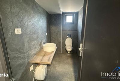 Spațiu comercial, de 550 mp, în Petros - 14