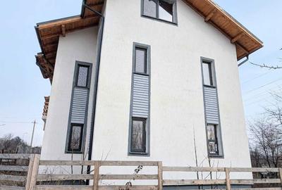 Casă cu 4 camere în Central - 2