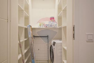 Apartament cu 3 camere semidecomandat, mobilat în Tractorul - 16