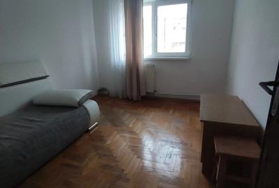 Apartament cu 3 camere decomandat în Crâng - 5