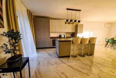 Casă cu 4 camere cu Canalizare în Central