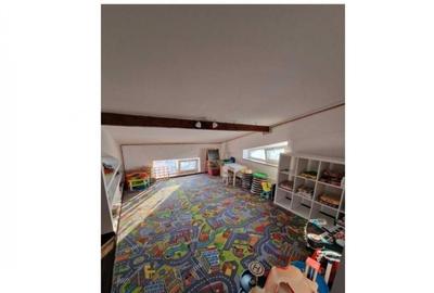 Apartament cu 4 camere semidecomandat în Apărătorii Patriei