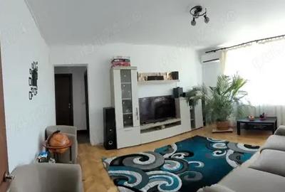 Apartament cu 3 camere decomandat în Obor