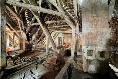 Pod spaitos, transformabil in apartamente, 285 mp, Piata Sfatului - 7