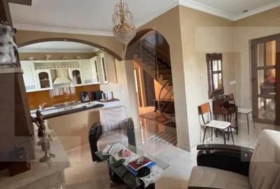 Casă cu 10 camere cu Teren 774 Mp în Central - 12