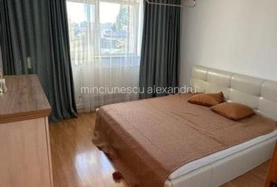 Apartament cu 3 camere semidecomandat în Exterior Vest