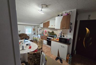 Apartament cu 3 camere decomandat, mobilat în Dâmbovița - 1