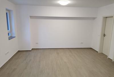 Spatiu comercial de vanzare zona Tractorul bloc nou - 3