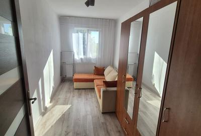 Apartament cu 3 camere semidecomandat în Micălaca
