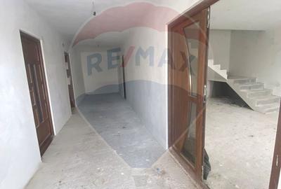 Casă cu 4 camere cu Teren 400 Mp în Ștorobăneasa - 8