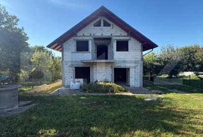 Casa Duplex la rosu, 222 mp utili, teren 423 mp, Burdujeni, Suceava - 1