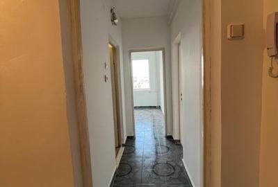 Apartament cu 2 camere in spate la Stadion, et 3 - 7
