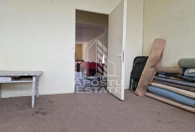 Casa familiala cu spatiu comercial si garaj P+1E+M 720 Mp - 41