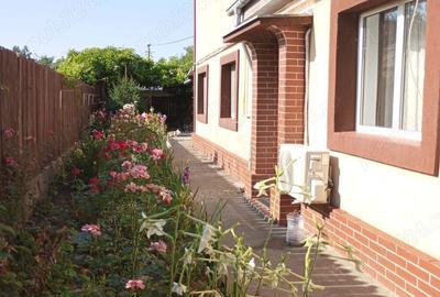 Vand imobil compus din casa de locuit cu anexe gospodare?ti ?i teren aferent, situat in ora? Faurei - 10