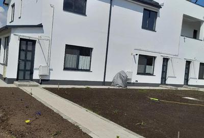 Apartament cu 3 camere decomandat în Sânpetru