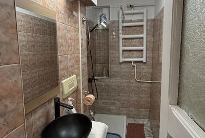 Apartament cu 2 camere semidecomandat, mobilat în Piața Unirii