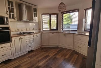Casă cu 5 camere cu Teren 377 Mp în Central - 3
