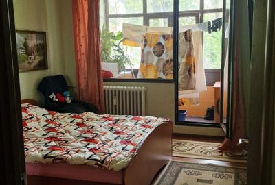 Apartament cu 3 camere semidecomandat în Valea Ialomiței