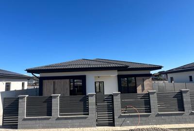 Casa individuala pe parter cu 4 camere // 2 bai // panouri 3 Kw - 2