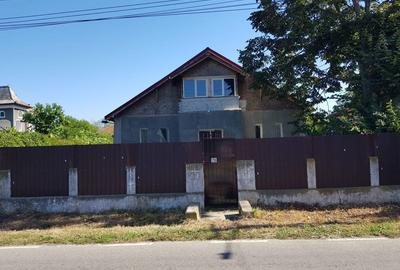 Casă cu 4 camere decomandat în Bănești - 6