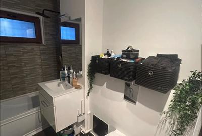 Apartament cu 2 camere decomandat în CET - 5