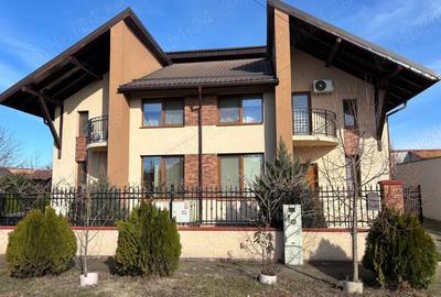 Casă cu 4 camere în Central - 1