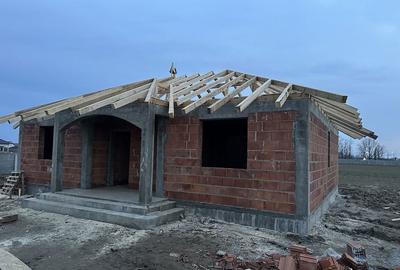 Casă cu 4 camere în Central