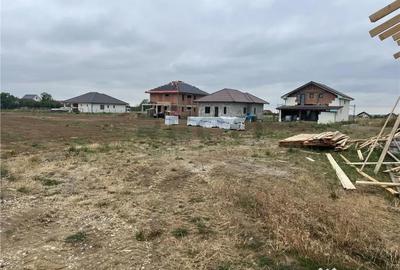 Teren de 700 mp, în Sânmartin