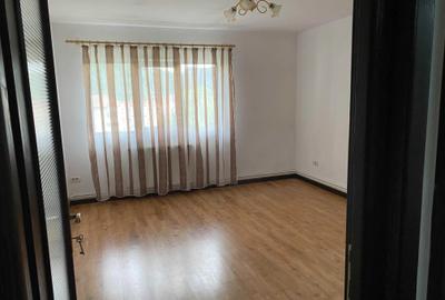 Apartament cu 3 camere decomandat în Central - 8