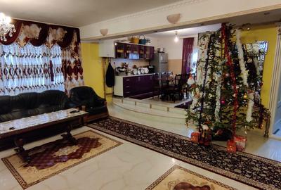 Casă cu 5 camere cu Teren 2000 Mp în Central - 8