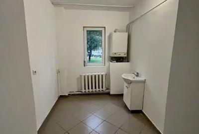 Spațiu comercial, de 52 mp, în Podu Roș - 3