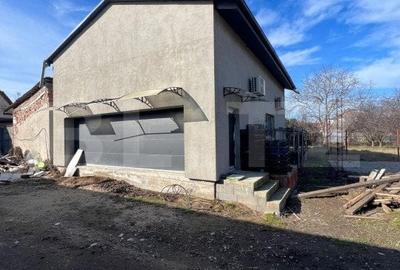 Teren 26 arii cu 1 casa + 1 proiect autorizat ptr casa2 + garaj, Zona Titulescu - 8