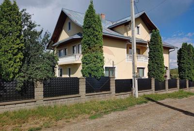 Casă cu 7 camere cu Teren 1200 Mp în Central