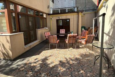 Casă cu 7 camere cu Teren 120 Mp în Colentina - 1