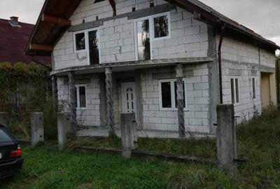 Casă cu 5 camere în Central - 1